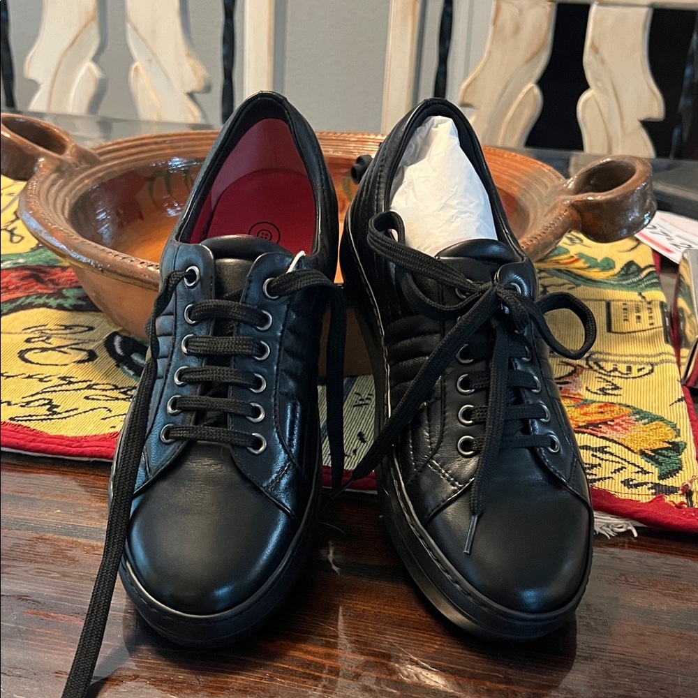 Pas de Rouge Black Leather Sneakers
